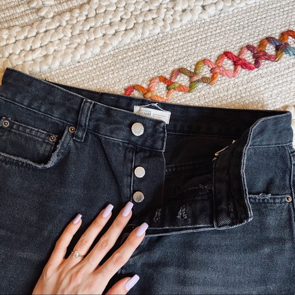 Sold ZARA Black High Rise Frayed Hem Denim Shorts - Picture 9 of 11